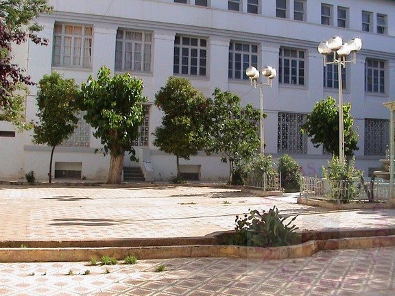 Cour du lyc&eacute;e