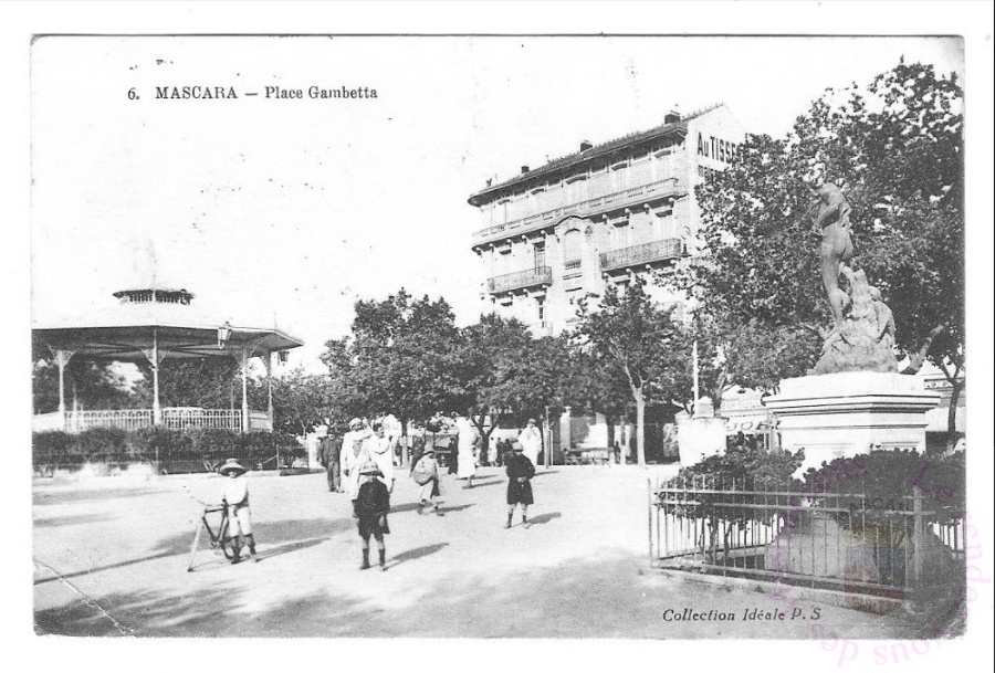 place-gambetta amour kiosque