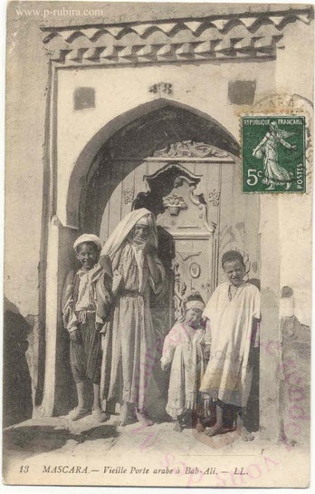 Vieille porte &agrave; Bab-Ali