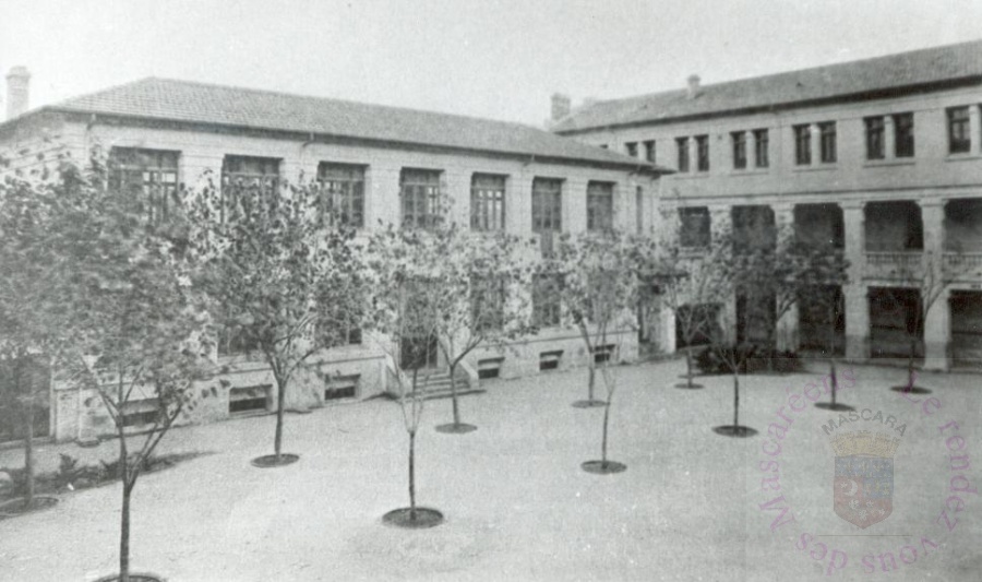 Cour collège de Garçon