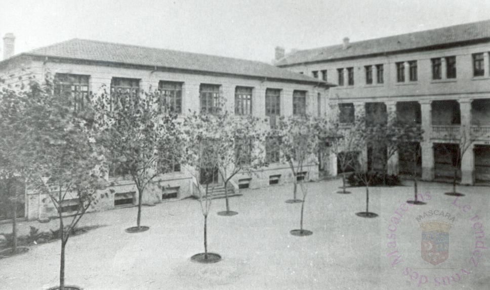 Cour collège de Garçon